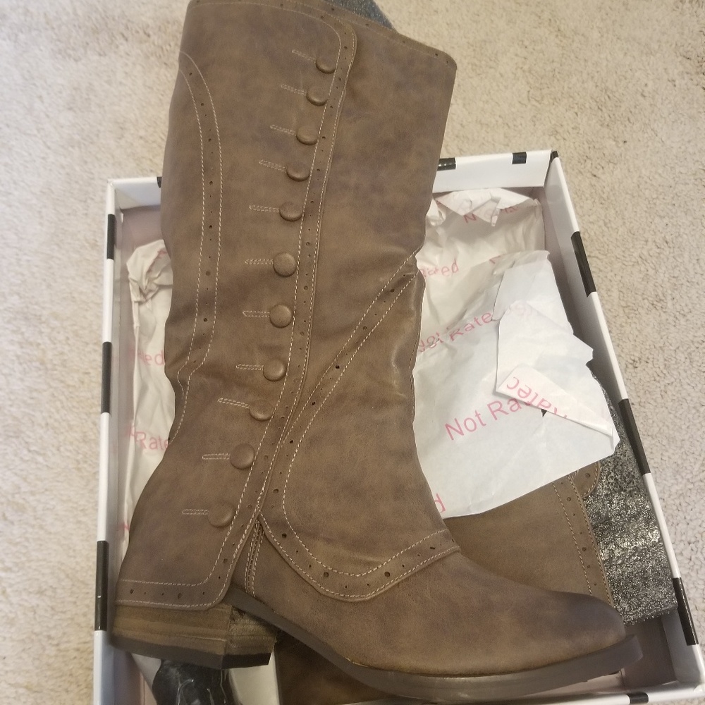 Womans size 7.5 Boots-brand new in the box